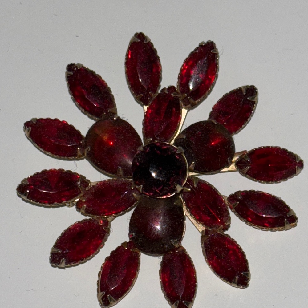 Antique Vintage Elegant Red Floral Brooch - Picture 2 of 3